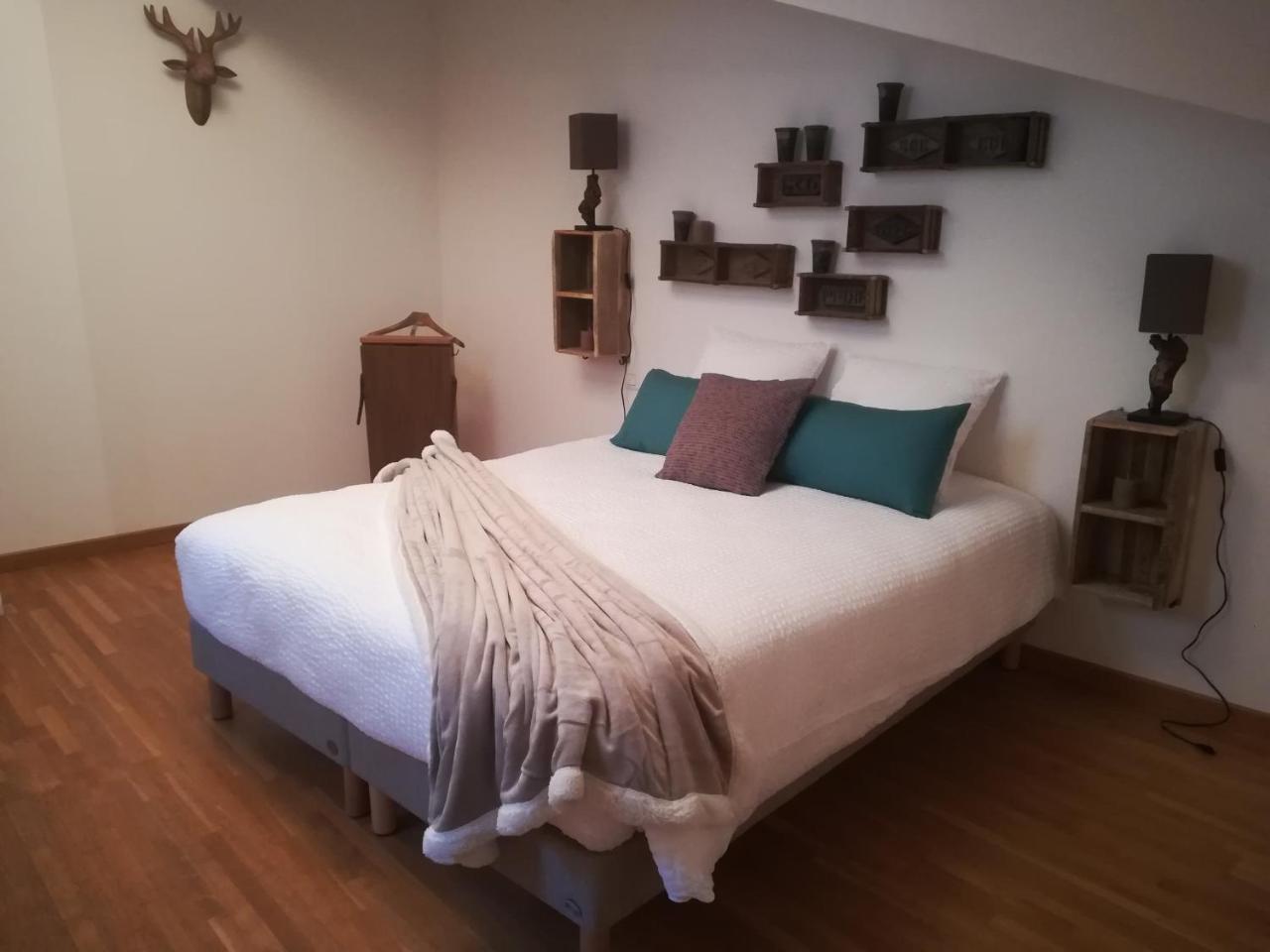 เล รีฟ เดอ ลา ทรอน Bed & Breakfast Mer ภายนอก รูปภาพ
